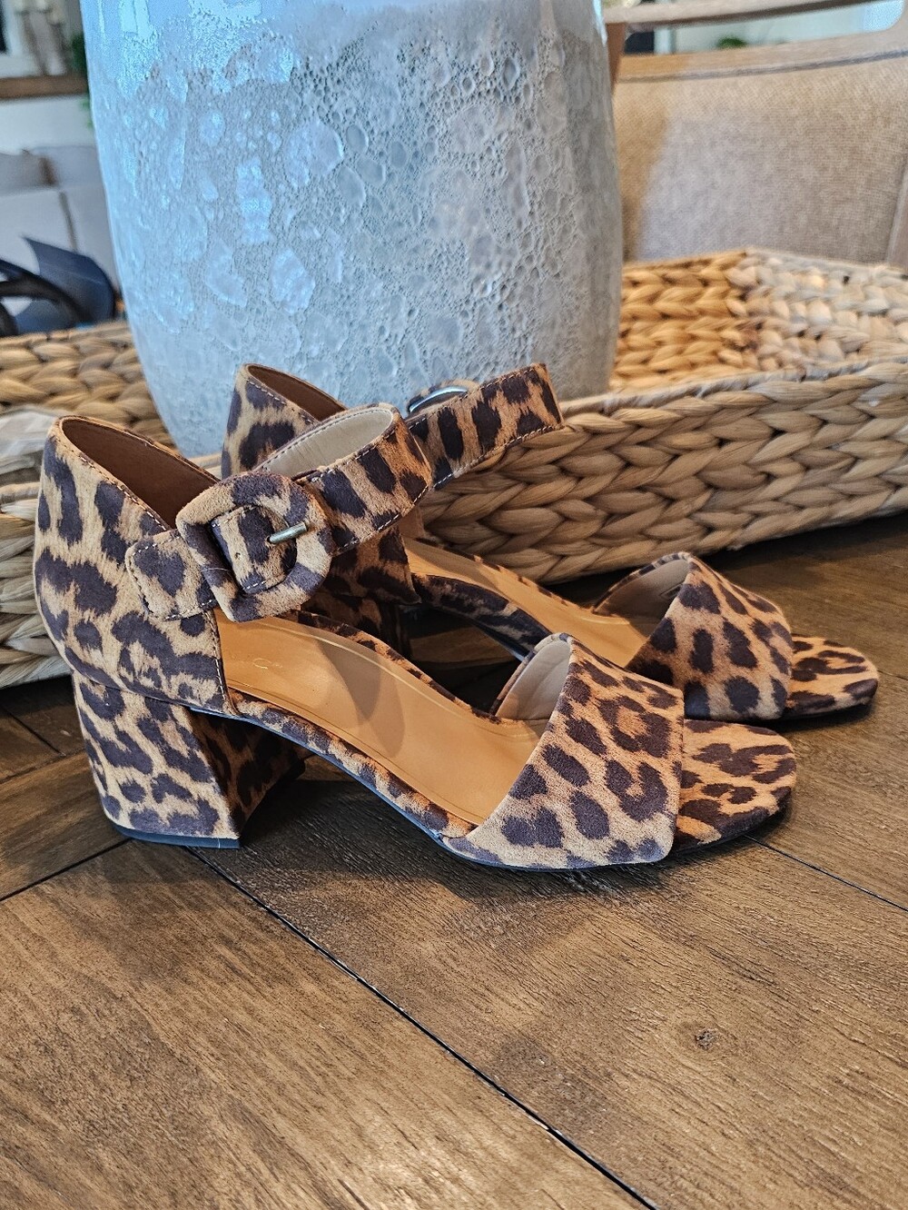 Vionic Leopard-Print Orthotic Block Heel Sandals Shoes Brown Tan Women's Sz 9